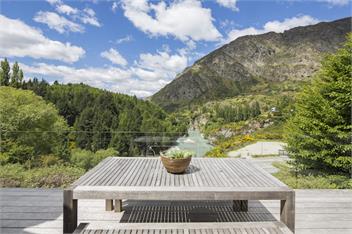 Riverview Retreat by MajorDomo - Luxury Queenstown Holiday Home - Queenstown