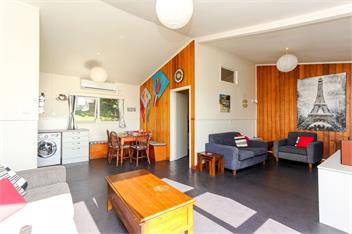 Oakura Beach Front Bach - Taranaki