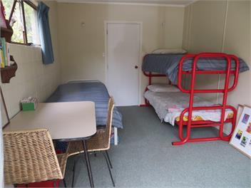 Cute Retro Kiwi Bach (MossBros) - Taupo