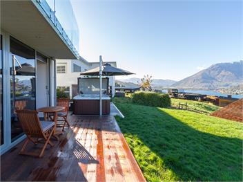 Scenic Hot Tub Haven on Queenstown Hill - Queenstown