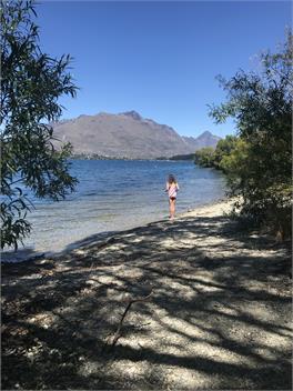 LakeLife Lake Front Apartment - Queenstown