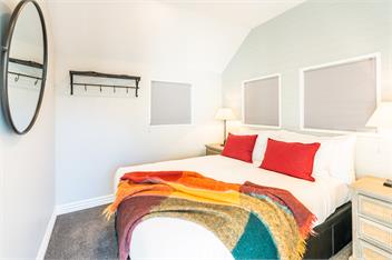 Castle Cliff Lodge | Sauna, Spa Pool + Games Room | Amazing Views - Queenstown