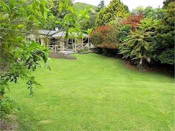 Lake Rotoehu Accommodation (Bachcare) - Lake Rotoehu