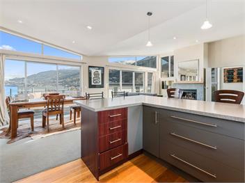 Lake Views on Yewlett (Bachcare) - Queenstown