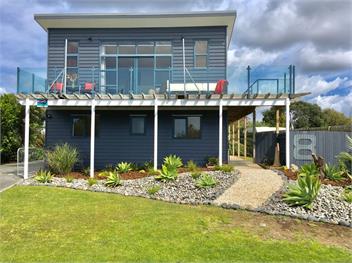 Oceans 8 (Bachcare) - Mangawhai Heads