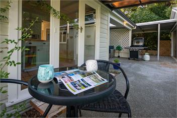 Hop, Skip and Jump to the Lake (Bachcare) - Te Anau