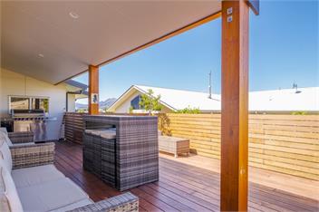 Lakeside Luxury (Bachcare) - Wanaka
