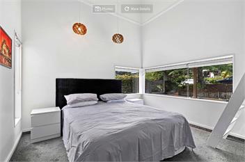 Beachside Retreat - Pool. - Auckland