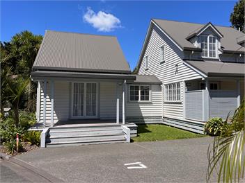 Sandy Jandal - Russell Cottages - Bay of Islands