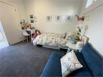 Large Family Pad with Pool! - Auckland
