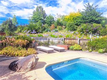 Best Views in Nelson and a Swimming Pool! - Nelson