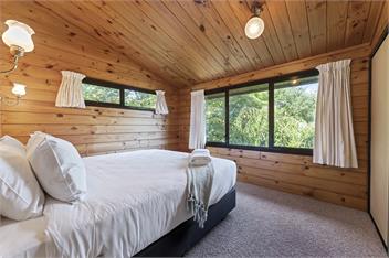 The Kinloch Lake House - 72 steps to the Lake! - Taupo