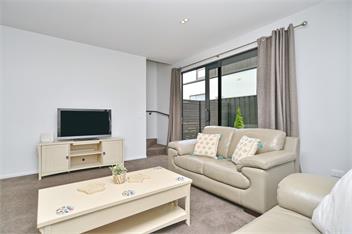 City Townhouse - 2BR Comfort, Private & Parking - Christchurch
