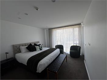 Central Wanaka Lakeview Luxury Apartment - Wanaka