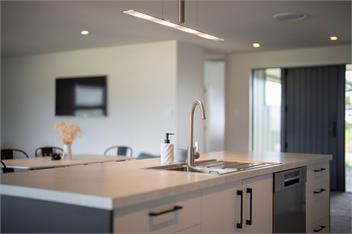 Breaksea Basecamp (Bachcare) - Te Anau