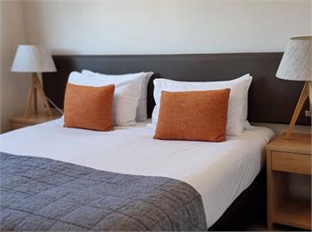 Lakeside Apt: Easy Check-In, Free Parking & Wi-Fi - Queenstown