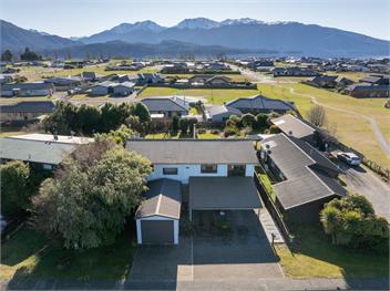 Four Peaks Matai Escape (Bachcare) - Te Anau