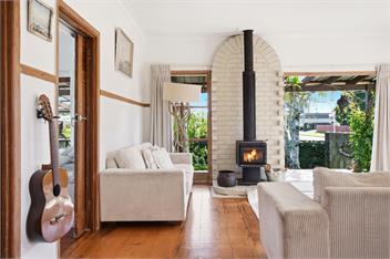 Rustic villa with pool. Fenced house dogs welcome -