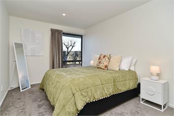 Russley home near the airport, single level with parking - 