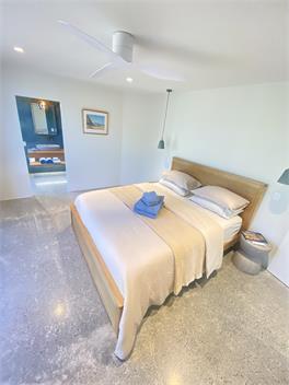 No.10 - A Boutique Harbour View Retreat -