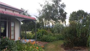Todds Cottage & Vineyard -