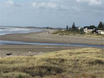 'Olde Beach Villa'  Waikanae. A wonderful ocean-view beach house - Waikanae