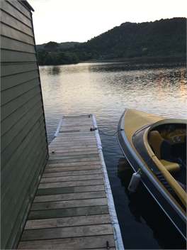 LAKE EDGE MINT BACH Available King's Birthday Weekend WITH JETTY - Rotorua