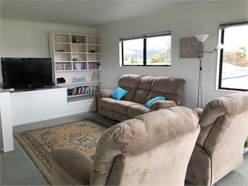 Mary Road 150m to beach, cafe, and surf club - Whangamata