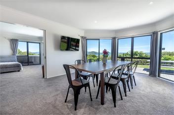 Luxury Lake Retreat - Rotorua