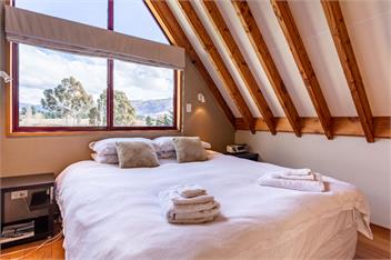 Cornish Point Holiday Home - Cromwell