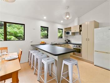 Spacious Lake Tarawera Retreat – Ideal for Groups, Families & Team Getaways - Rotorua