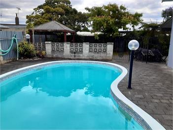 Spacious Group‑Friendly Napier Home with Pool – Ideal for Teams & Families - Napier