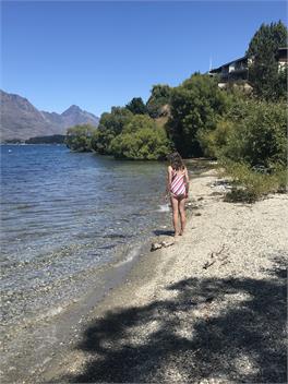 LakeLife Lake Front Apartment - Queenstown
