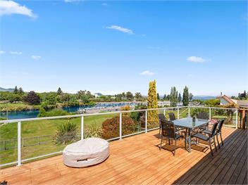 Central Riverside Retreat (Bachcare) - Taupo Central