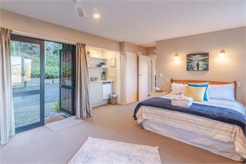 Fantail Cottage with Sea Views (Bachcare) - Akaroa