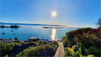 'Harbour View - Three' - Nelson Waterfront Apartment - Nelson