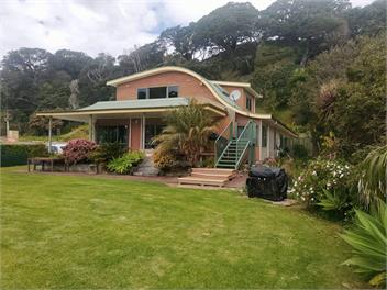 G B's Barn - Opotiki