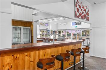 20++ Guests !! Rent Entire Pub for the Night - Echuca
