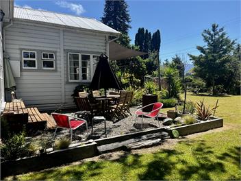 Character House on 3/4 acre - Nelson