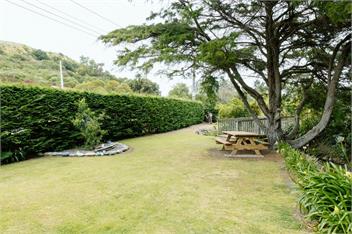 Loburn Bach Accommodation - 2 Individual Bach's - Featherston