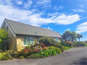 Best Views in Nelson and a Swimming Pool! - Nelson