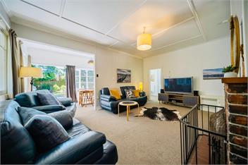 Fiordland Hideaway (Bachcare) - Te Anau