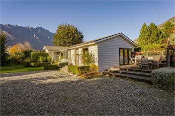 Frankton Favourite (Bachcare) - Queenstown