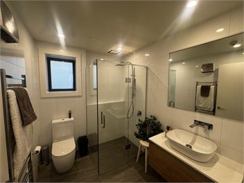 Central Wanaka Lakeview Luxury Apartment - Wanaka