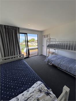 Modern Coastal Retreat - Marahau