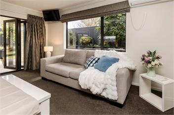 Strandon Coastal Townhouse (Bachcare) - New Plymouth