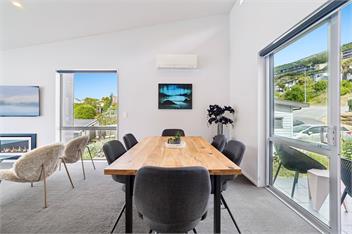 Elegant Lakeview Escape at Battery Hill - Queenstown