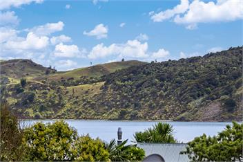 Barefoot at the Bay (Bachcare) - Raglan