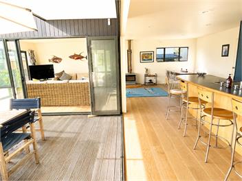 Sunny Matarangi Beach House -