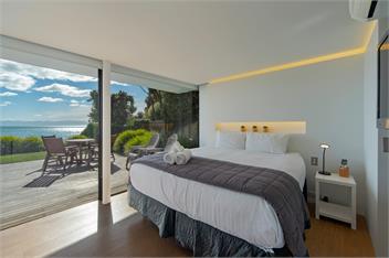 Beachfront Retreat - Architectural & Ocean Views -